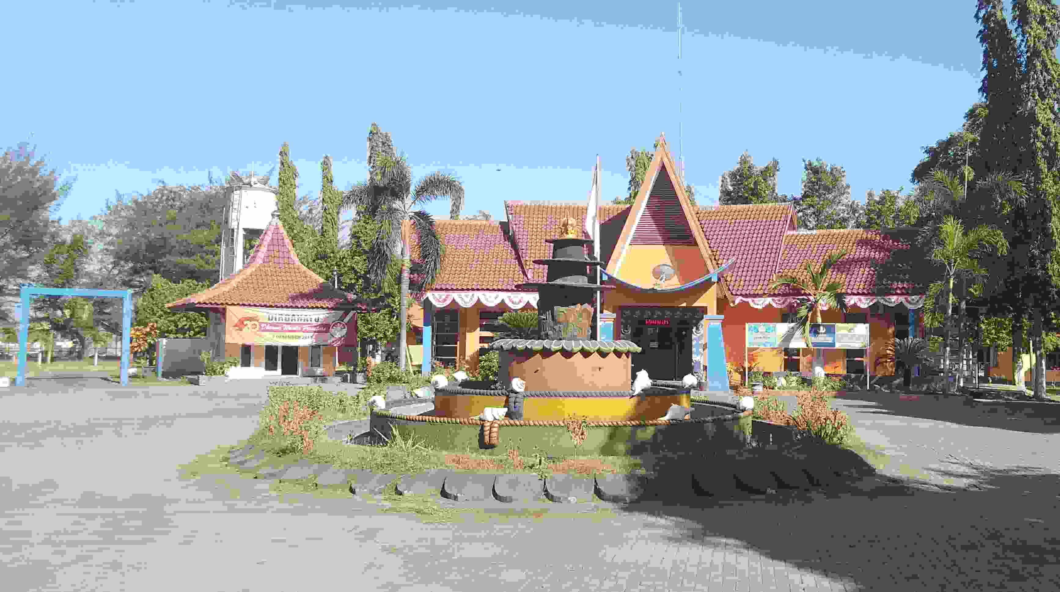 Hotel dan Motel Di Kawasan Wisata Pasir Putih Situbondo, Full Di
